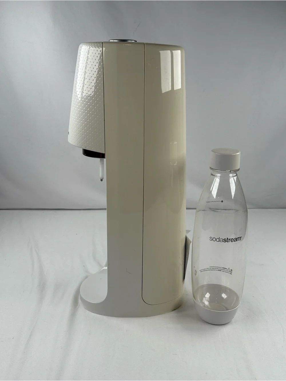 SodaStream Fizzi White Home Soda Maker with Bottle and CO2 Canister